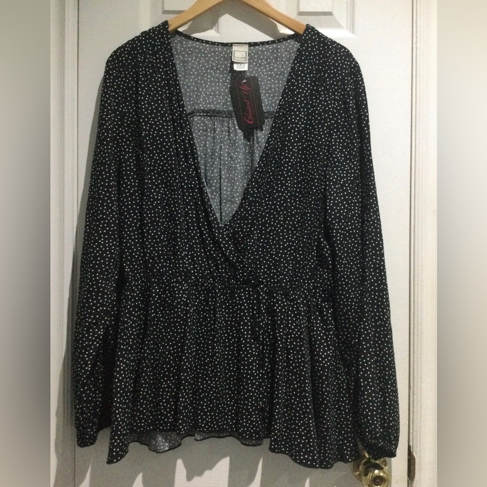 BNWT Lilian 100% Rayon Black and White V-Neck Polka Dot Blouse